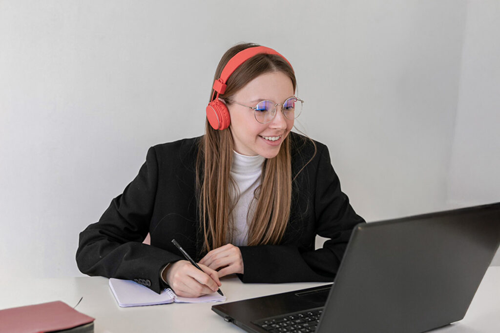 Domina inglés online en España con clases en vivo y flexibles CELC IDIOMAS ONLINE Domina inglés online en España con clases en vivo y flexibles CELC IDIOMAS ONLINE